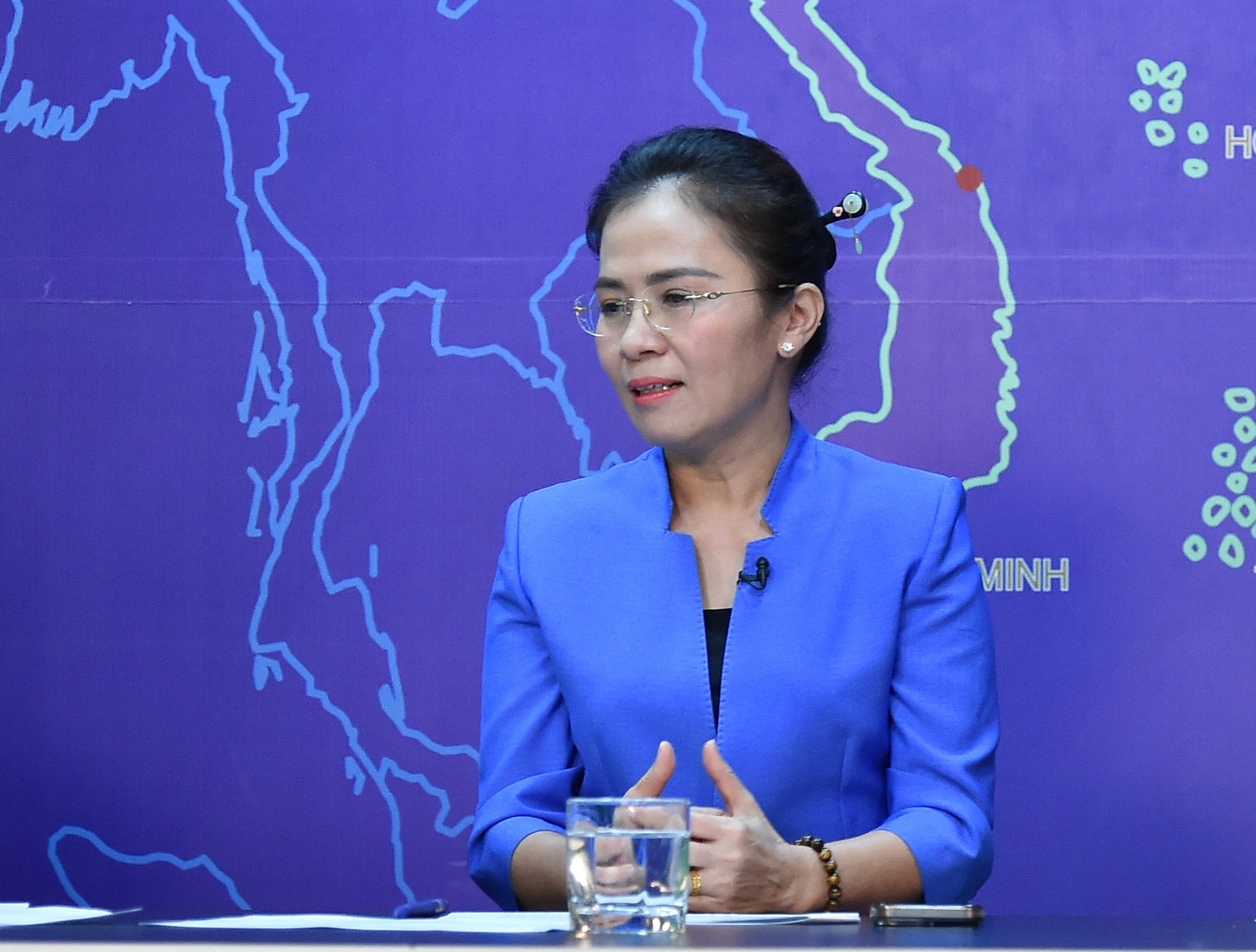 Bà Võ Thị Minh Sinh, Phó Bí thư Tỉnh ủy, Chủ tịch Ủy ban MTTQ, Trưởng đoàn đại biểu Quốc hội, Phó trưởng Ban Chỉ đạo về xóa nhà tạm, dột nát tỉnh Nghệ An, chia sẻ về những kinh nghiệm, cách làm của địa phương - Ảnh: VGP/Dương Tuấn Bà Võ Thị Minh Sinh, Phó Bí thư Tỉnh ủy, Chủ tịch Ủy ban MTTQ, Trưởng đoàn đại biểu Quốc hội, Phó trưởng Ban Chỉ đạo về xóa nhà tạm, dột nát tỉnh Nghệ An, chia sẻ về những kinh nghiệm, cách làm của địa phương - Ảnh: VGP/Dương Tuấn