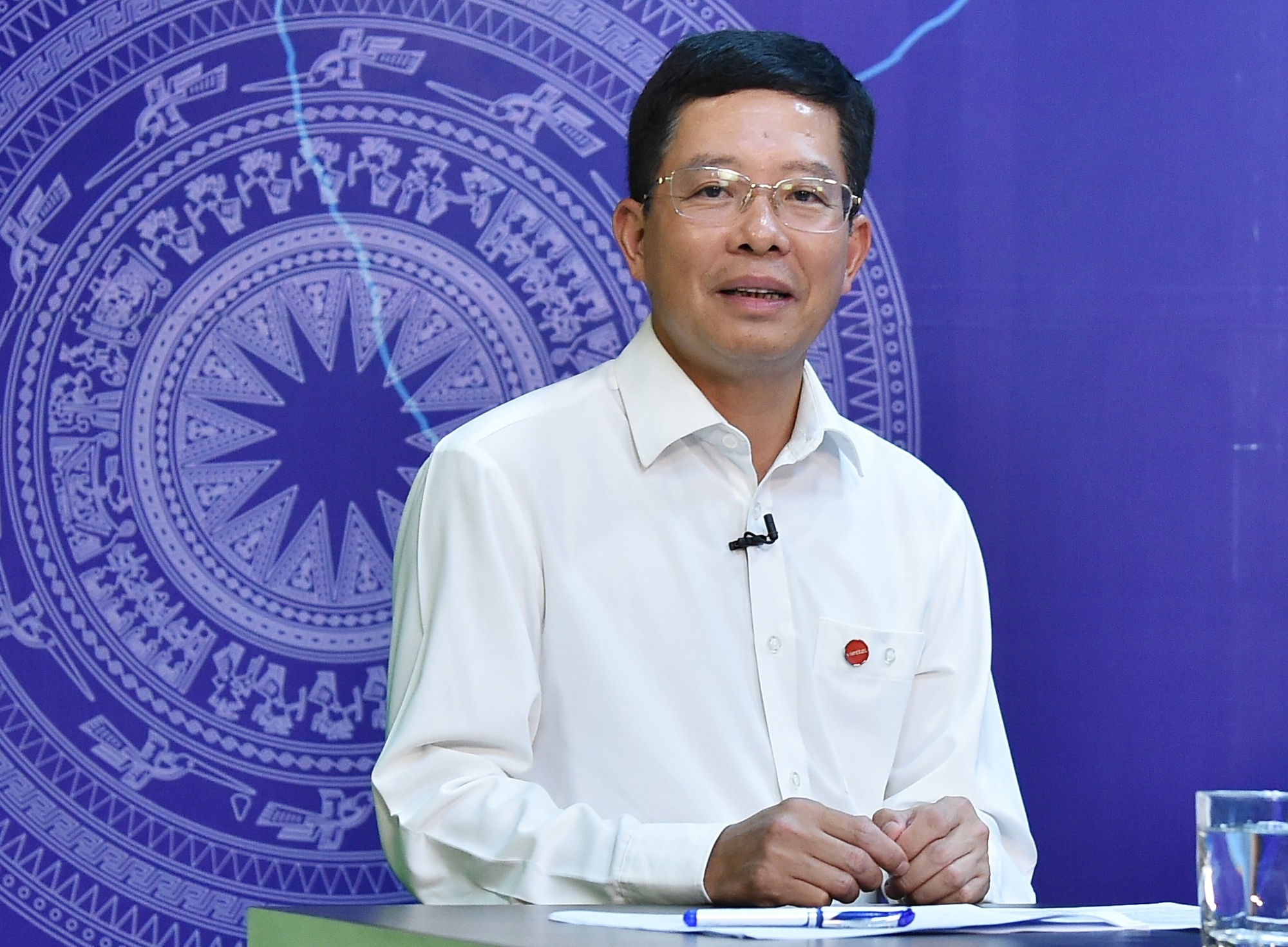 Đại tá Đào Xuân Vũ, Phó Tổng giám đốc Tập đoàn Công nghiệp- Viễn thông Quân đội (Viettel), thông tin về những kết quả mà Viettel đã đóng góp suốt thời gian để góp phần bàn giao nhà cho bà con - Ảnh: VGP/Dương Tuấn Đại tá Đào Xuân Vũ, Phó Tổng giám đốc Tập đoàn Công nghiệp- Viễn thông Quân đội (Viettel), thông tin về những kết quả mà Viettel đã đóng góp suốt thời gian để góp phần bàn giao nhà cho bà con - Ảnh: VGP/Dương Tuấn