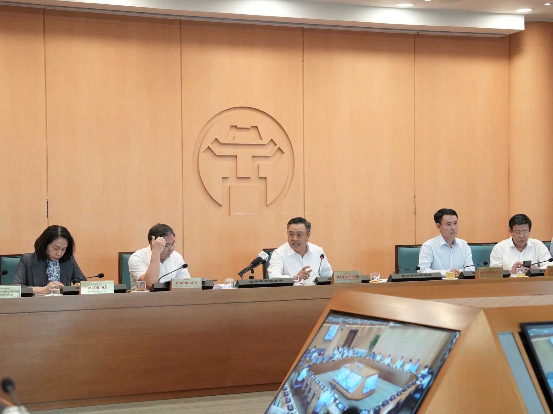 Chủ tịch UBND thành phố Hà Nội Trần Sỹ Thanh chủ trì phiên họp của thành phố xem xét phương án sắp xếp, tổ chức lại đơn vị hành chính cấp xã. Ảnh: Tiến Thành Chủ tịch UBND thành phố Hà Nội Trần Sỹ Thanh chủ trì phiên họp của thành phố xem xét phương án sắp xếp, tổ chức lại đơn vị hành chính cấp xã. Ảnh: Tiến Thành