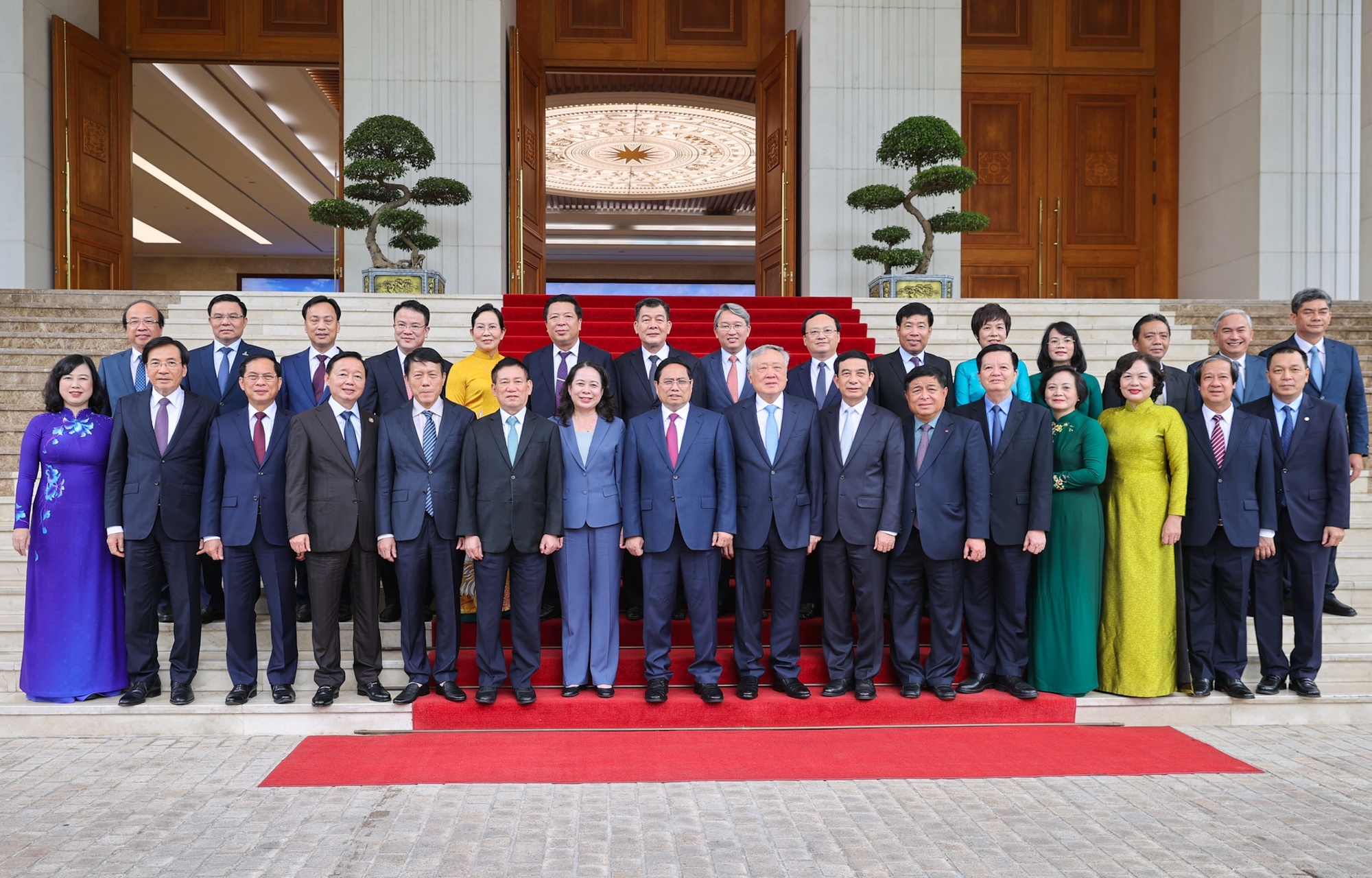 Các thành viên Chính phủ chụp ảnh lưu niệm với các đại biểu dự phiên họp - Ảnh: VGP/Nhật Bắc Các thành viên Chính phủ chụp ảnh lưu niệm với các đại biểu dự phiên họp - Ảnh: VGP/Nhật Bắc