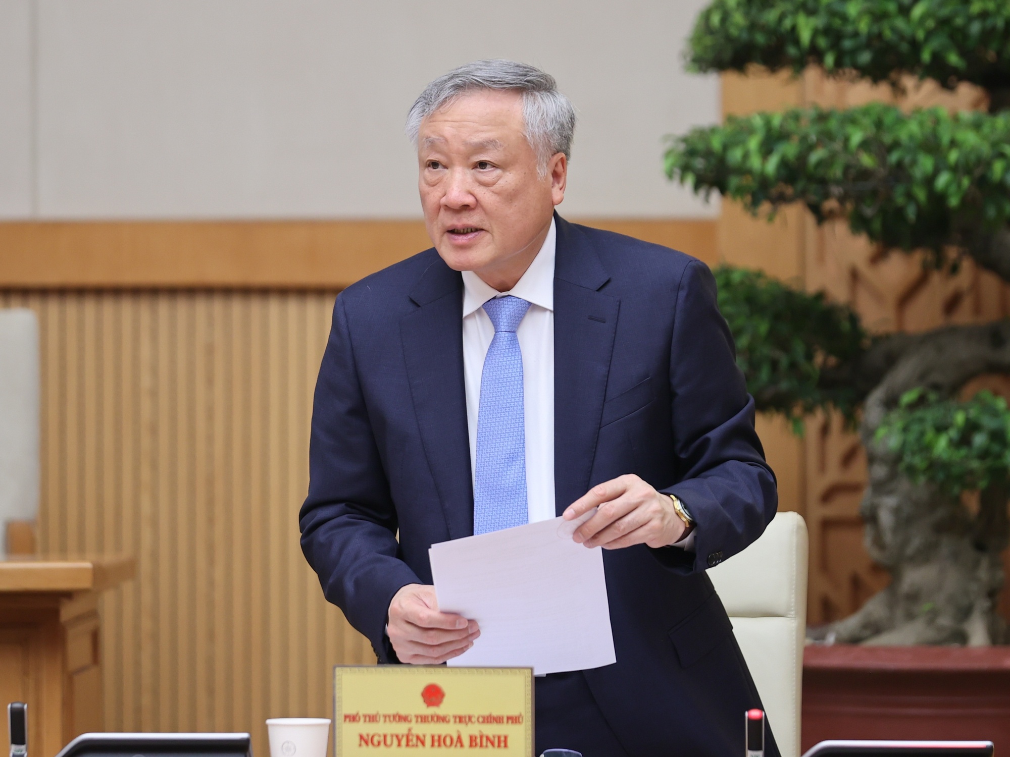 Phó Thủ tướng Thường trực Chính phủ Nguyễn Hòa Bình phát biểu tại phiên họp - Ảnh: VGP/Nhật Bắc Phó Thủ tướng Thường trực Chính phủ Nguyễn Hòa Bình phát biểu tại phiên họp - Ảnh: VGP/Nhật Bắc