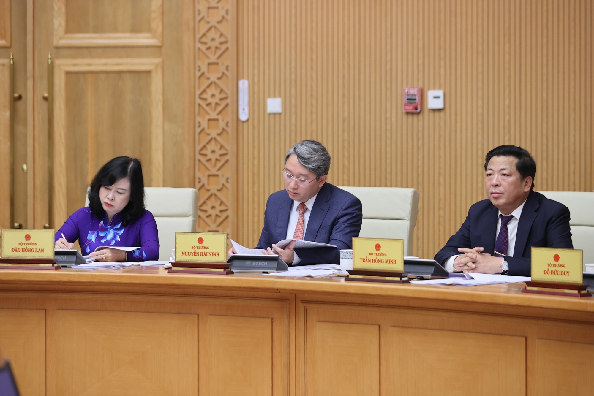 Các bộ trưởng, thủ trưởng các cơ quan ngang bộ dự và phát biểu tại phiên họp - Ảnh: VGP/Nhật Bắc Các bộ trưởng, thủ trưởng các cơ quan ngang bộ dự và phát biểu tại phiên họp - Ảnh: VGP/Nhật Bắc