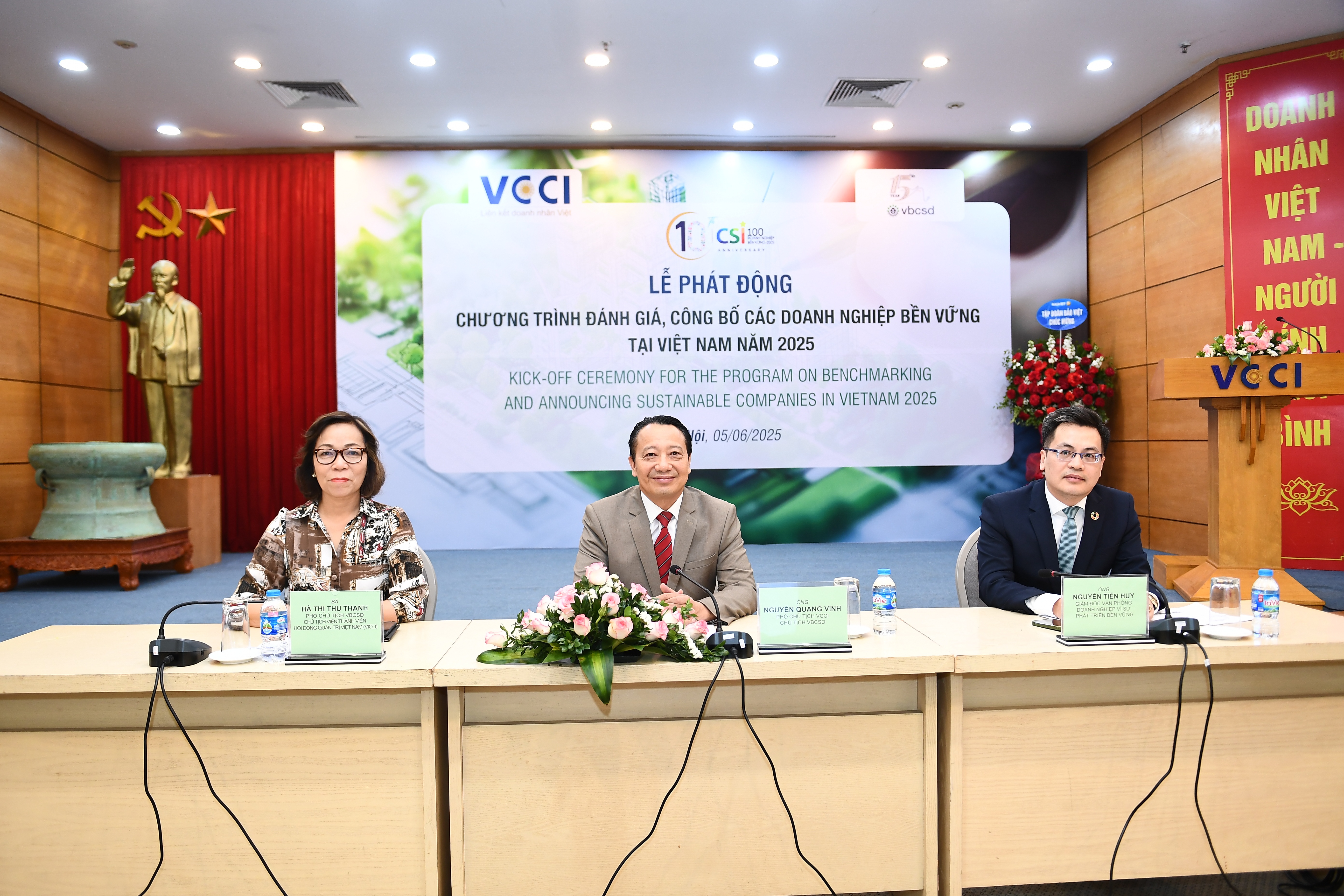 Ông Nguyễn Quang Vinh - Phó Chủ tịch VCCI, Chủ tịch VBCSD (giữa) công bố Chương trình CSI 2025. Ông Nguyễn Quang Vinh - Phó Chủ tịch VCCI, Chủ tịch VBCSD (giữa) công bố Chương trình CSI 2025.