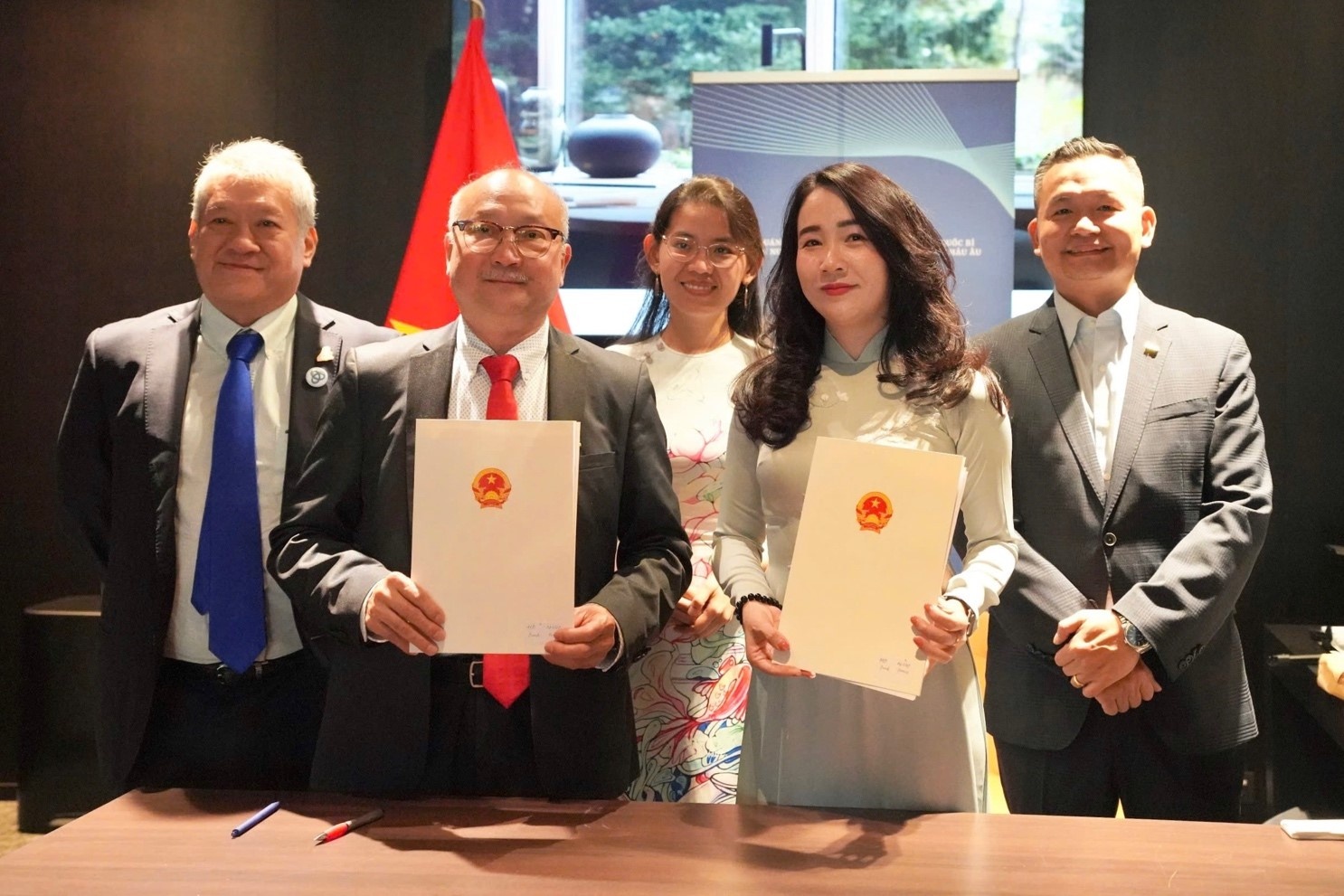 MB ký kết Biên bản ghi nhớ hợp tác với các tổ chức tiêu biểu của cộng đồng doanh nhân Việt tại châu Âu)