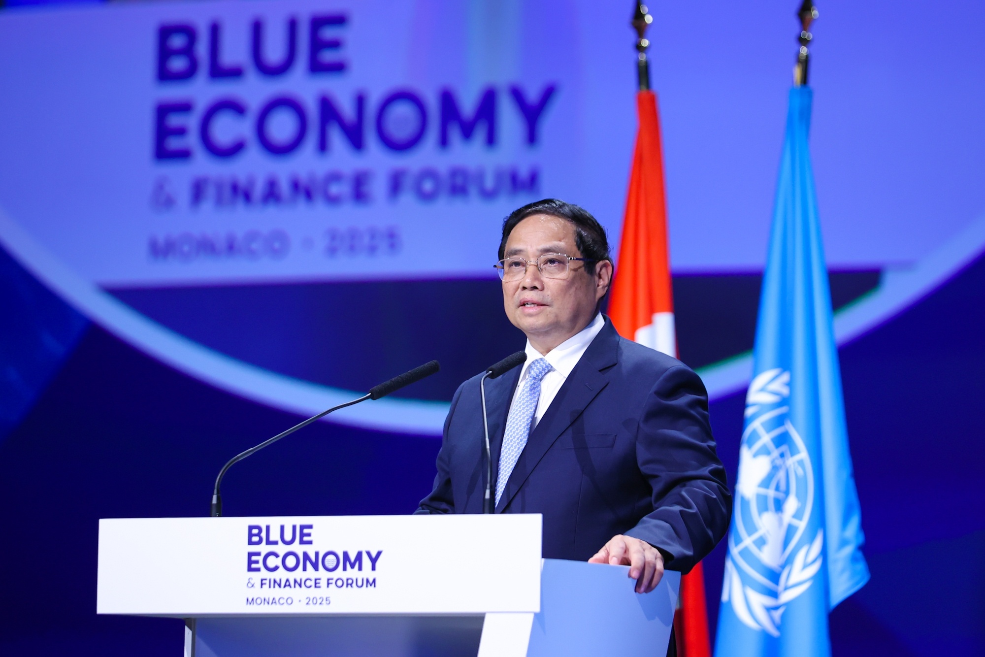 Là khách mời chính của Diễn đàn, Thủ tướng Chính phủ Phạm Minh Chính đã có bài phát biểu quan trọng tại phiên toàn thể về bảo đảm quản trị và tài chính đại dương bền vững - Ảnh: VGP/Nhật Bắc Là khách mời chính của Diễn đàn, Thủ tướng Chính phủ Phạm Minh Chính đã có bài phát biểu quan trọng tại phiên toàn thể về bảo đảm quản trị và tài chính đại dương bền vững - Ảnh: VGP/Nhật Bắc