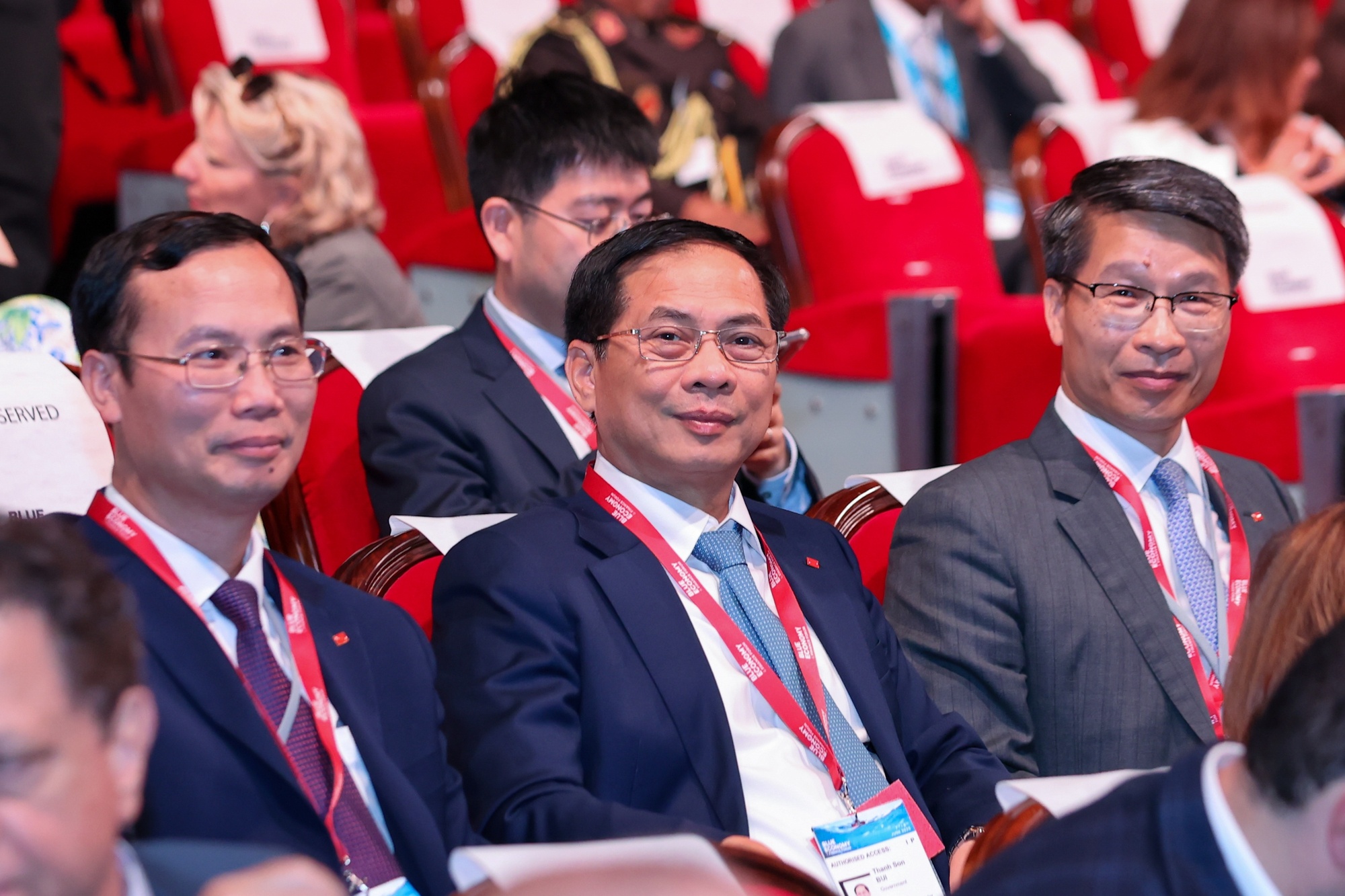 Phó Thủ tướng Bùi Thanh Sơn và các đại biểu dự Diễn đàn Kinh tế và Tài chính xanh - Ảnh: VGP/Nhật Bắc Phó Thủ tướng Bùi Thanh Sơn và các đại biểu dự Diễn đàn Kinh tế và Tài chính xanh - Ảnh: VGP/Nhật Bắc