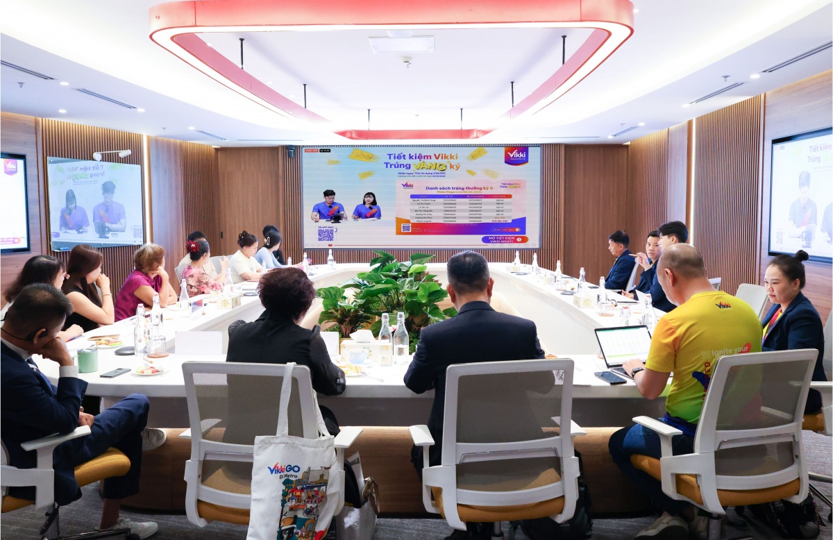 Khách hàng trúng giải đặc biệt 10 lượng vàng SJC của chương trình “Tiết kiệm Vikki, Trúng VÀNG ký” Khách hàng trúng giải đặc biệt 10 lượng vàng SJC của chương trình “Tiết kiệm Vikki, Trúng VÀNG ký”