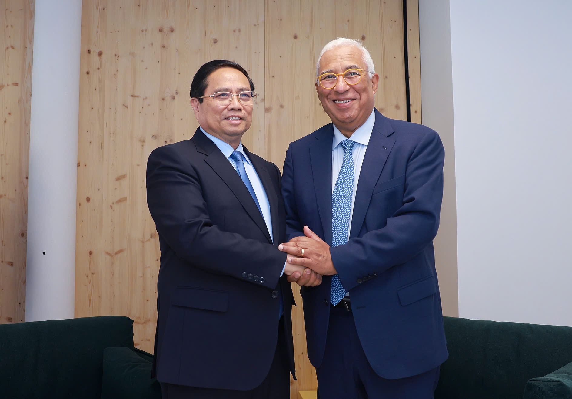 Thủ tướng Chính phủ Phạm Minh Chính gặp Chủ tịch Hội đồng Châu Âu António Costa - Ảnh: VGP/Nhật Bắc