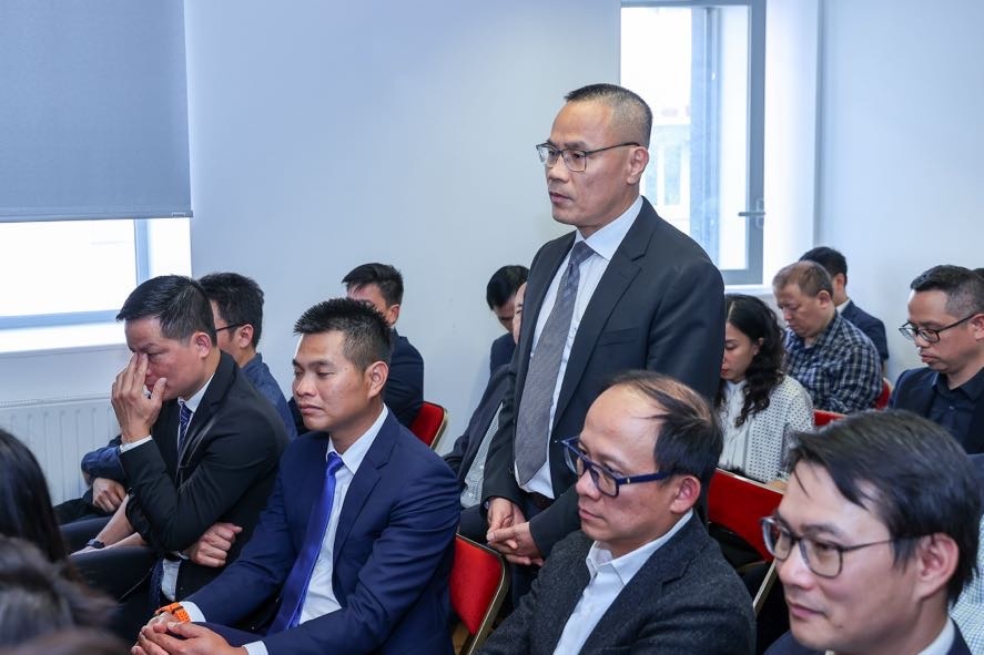 GS. Nguyễn Văn Tâm nêu định hướng tâm huyết về kết hợp giữa khoa học công nghệ phương Tây với tinh hoa phương Đông trong tương lai phát triển trí tuệ nhân tạo - Ảnh: VGP/Nhật Bắc