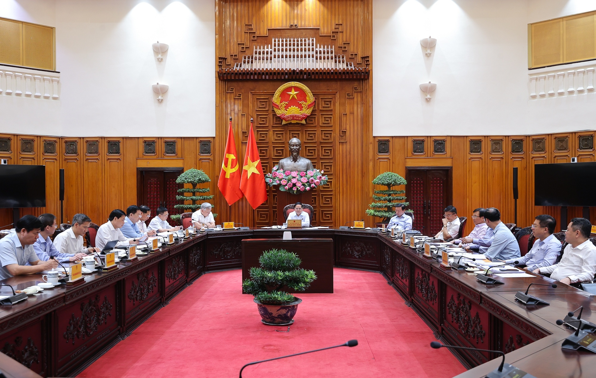 Cuộc họp thảo luận, cho ý kiến về 4 dự án, hồ sơ luật - Ảnh: VGP/Nhật Bắc