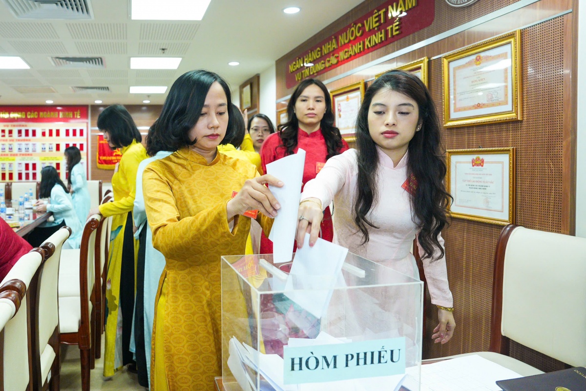 Đại hội Chi bộ Vụ Tín dụng các ngành kinh tế: Tiếp tục đoàn kết, sáng tạo, hoàn thành tốt nhiệm vụ Đại hội Chi bộ Vụ Tín dụng các ngành kinh tế: Tiếp tục đoàn kết, sáng tạo, hoàn thành tốt nhiệm vụ