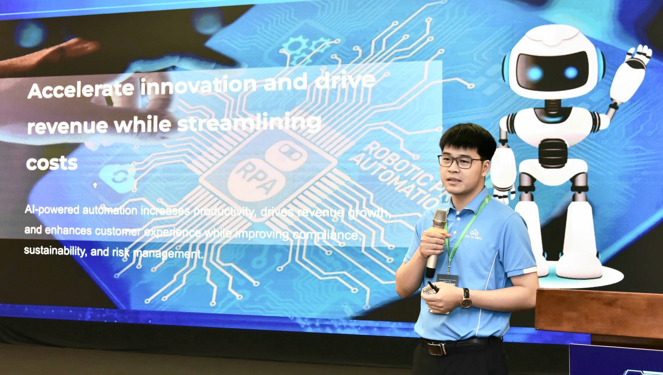 Khách hàng có thể tương tác với chatbot, voicebot để hỏi thông tin, đặt dịch vụ hay phản ánh sự cố Khách hàng có thể tương tác với chatbot, voicebot để hỏi thông tin, đặt dịch vụ hay phản ánh sự cố