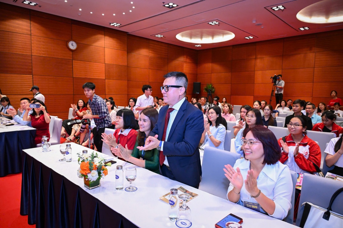 Nâng cao vị thế của nữ giới trong điều hành báo chí Nâng cao vị thế của nữ giới trong điều hành báo chí