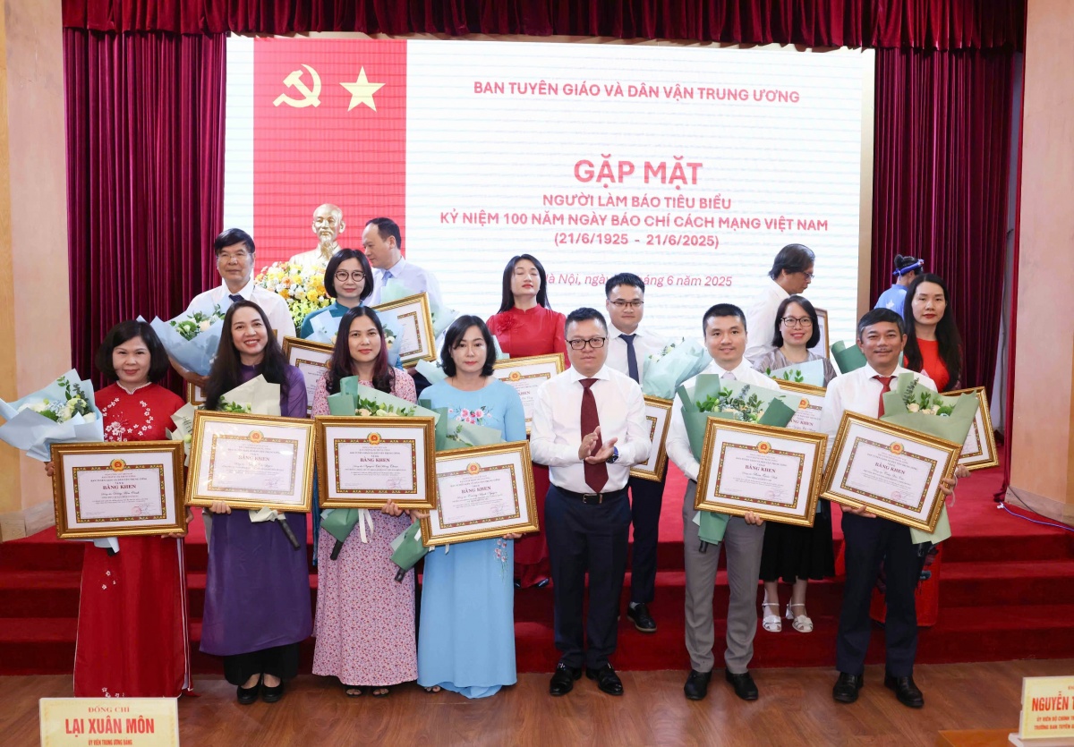 Gặp mặt nhà báo tiêu biểu nhân Kỷ niệm 100 năm Ngày Báo chí Cách mạng Việt Nam