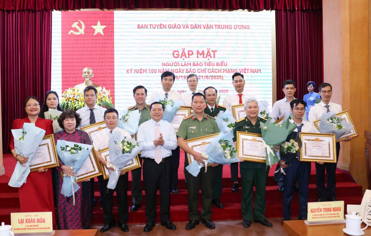 Gặp mặt nhà báo tiêu biểu nhân Kỷ niệm 100 năm Ngày Báo chí Cách mạng Việt Nam