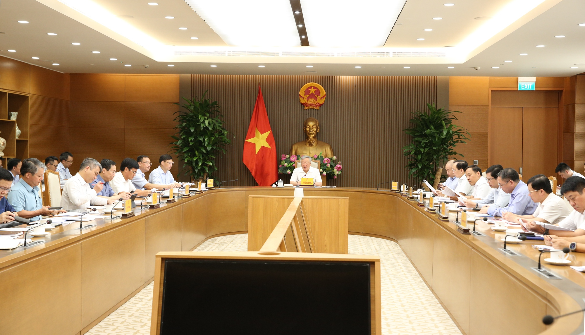 Phó Thủ tướng Thường trực Chính phủ Nguyễn Hòa Bình chủ trì cuộc họp Ban Chỉ đạo 751 - Ảnh: VGP/Nguyễn Hoàng