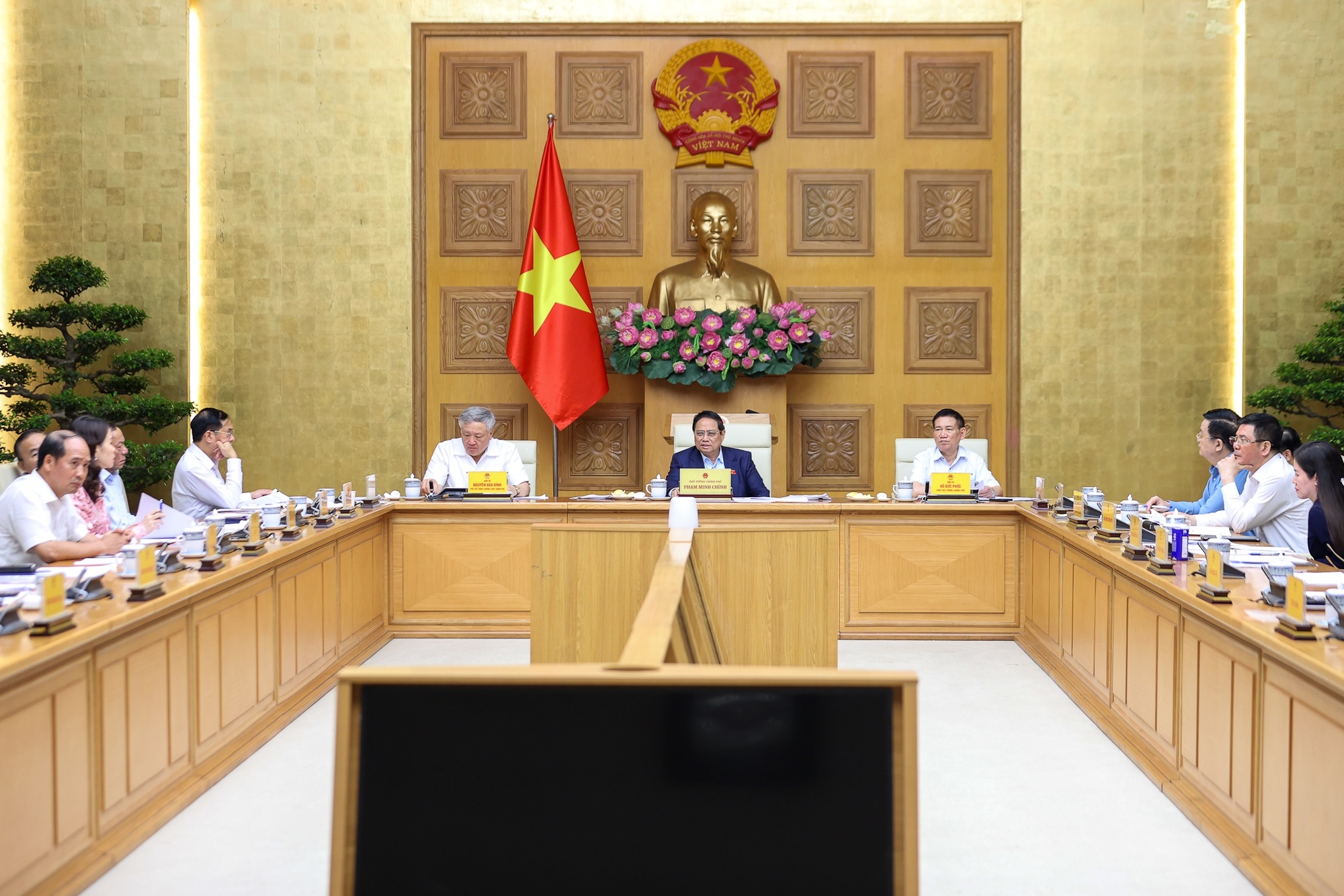 Thủ tướng chủ trì cuộc họp - Ảnh: VGP/Nhật Bắc Thủ tướng chủ trì cuộc họp - Ảnh: VGP/Nhật Bắc