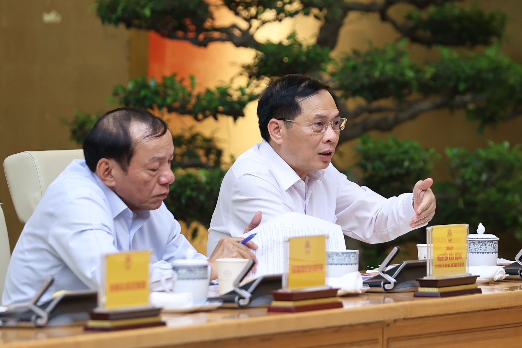 Phó Thủ tướng Bùi Thanh Sơn phát biểu tại cuộc họp - Ảnh: VGP/Nhật Bắc Phó Thủ tướng Bùi Thanh Sơn phát biểu tại cuộc họp - Ảnh: VGP/Nhật Bắc