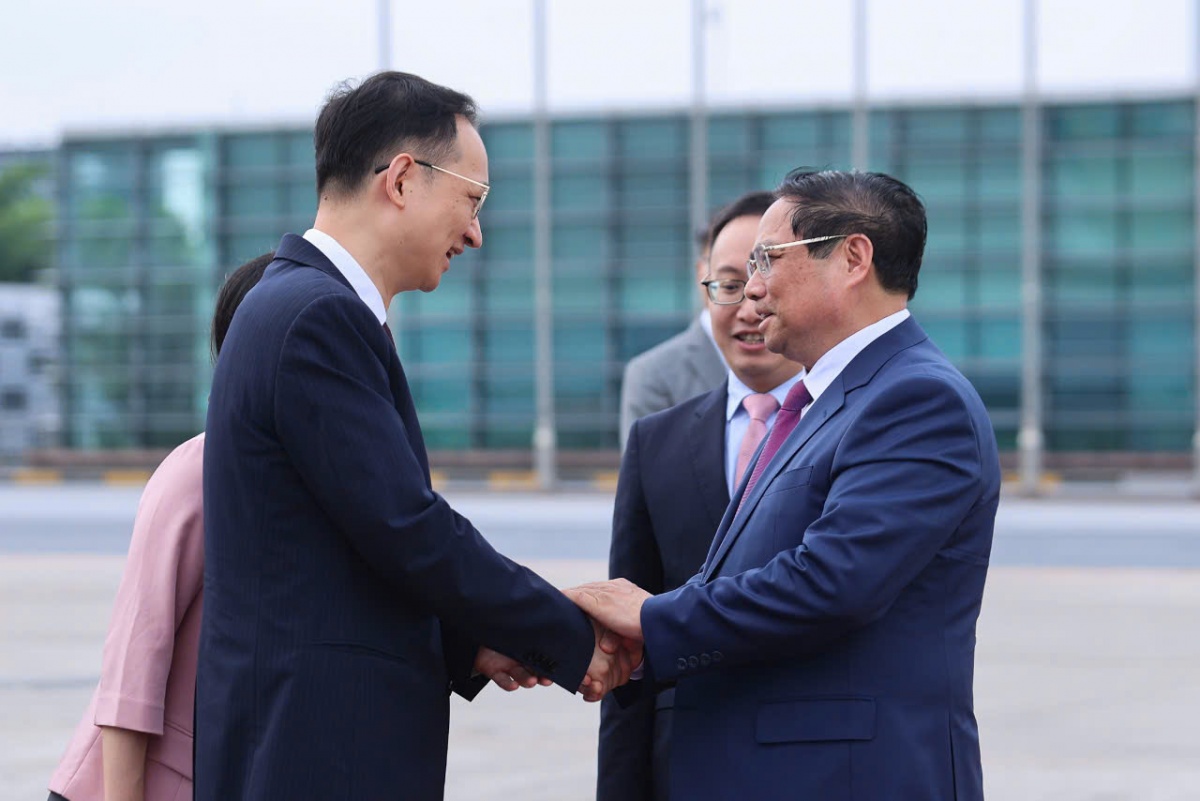 Thủ tướng Phạm Minh Chính lên đường dự Hội nghị WEF 16 Thiên Tân và làm việc tại Trung Quốc