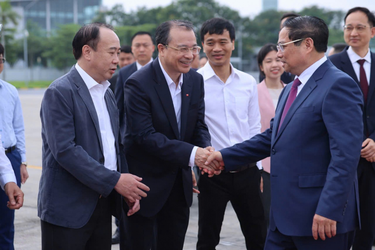 Thủ tướng Phạm Minh Chính lên đường dự Hội nghị WEF 16 Thiên Tân và làm việc tại Trung Quốc