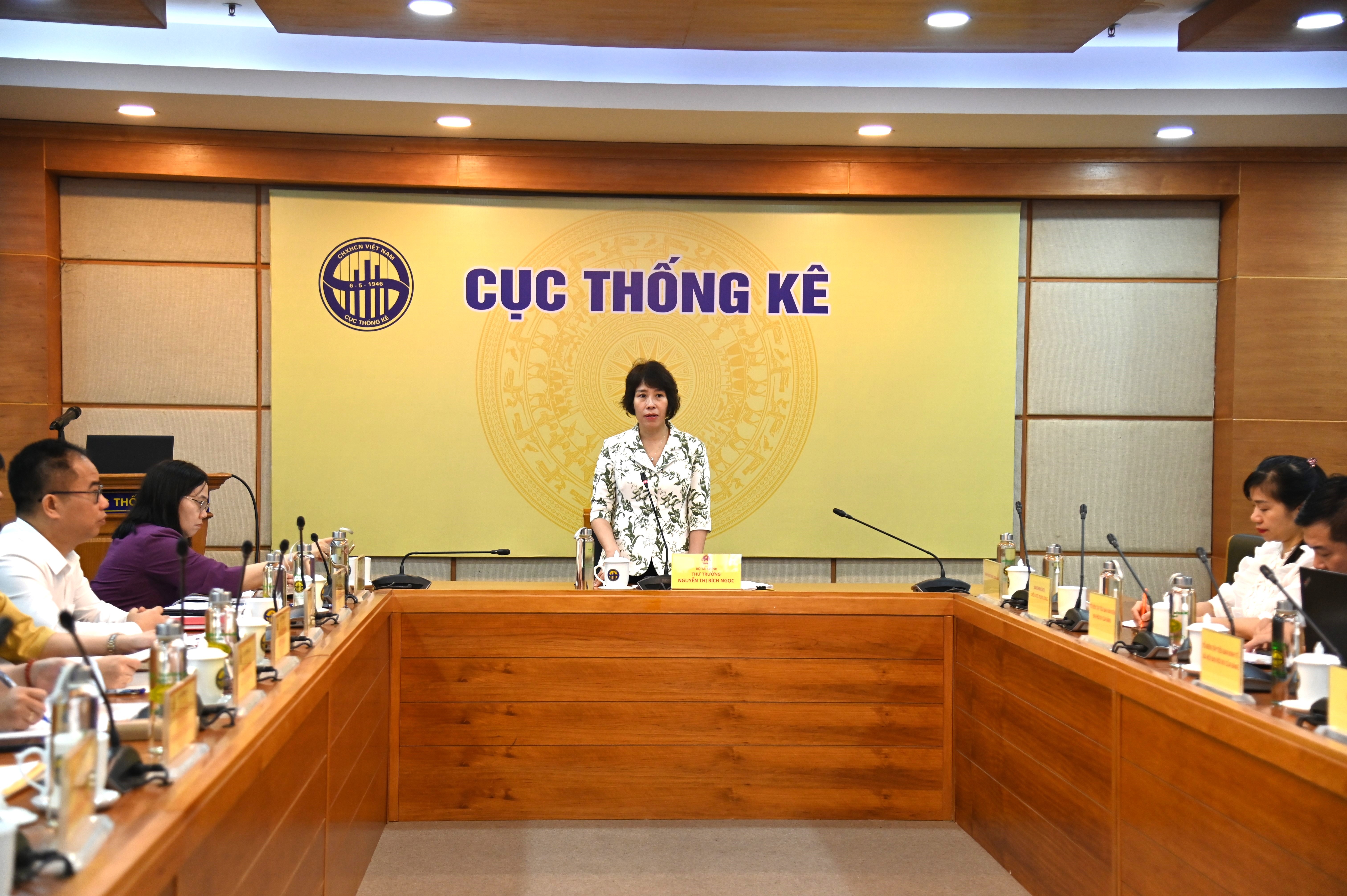 Thứ trưởng Bộ Tài chính Nguyễn Thị Bích Ngọc phát biểu tại Hội nghị Thứ trưởng Bộ Tài chính Nguyễn Thị Bích Ngọc phát biểu tại Hội nghị