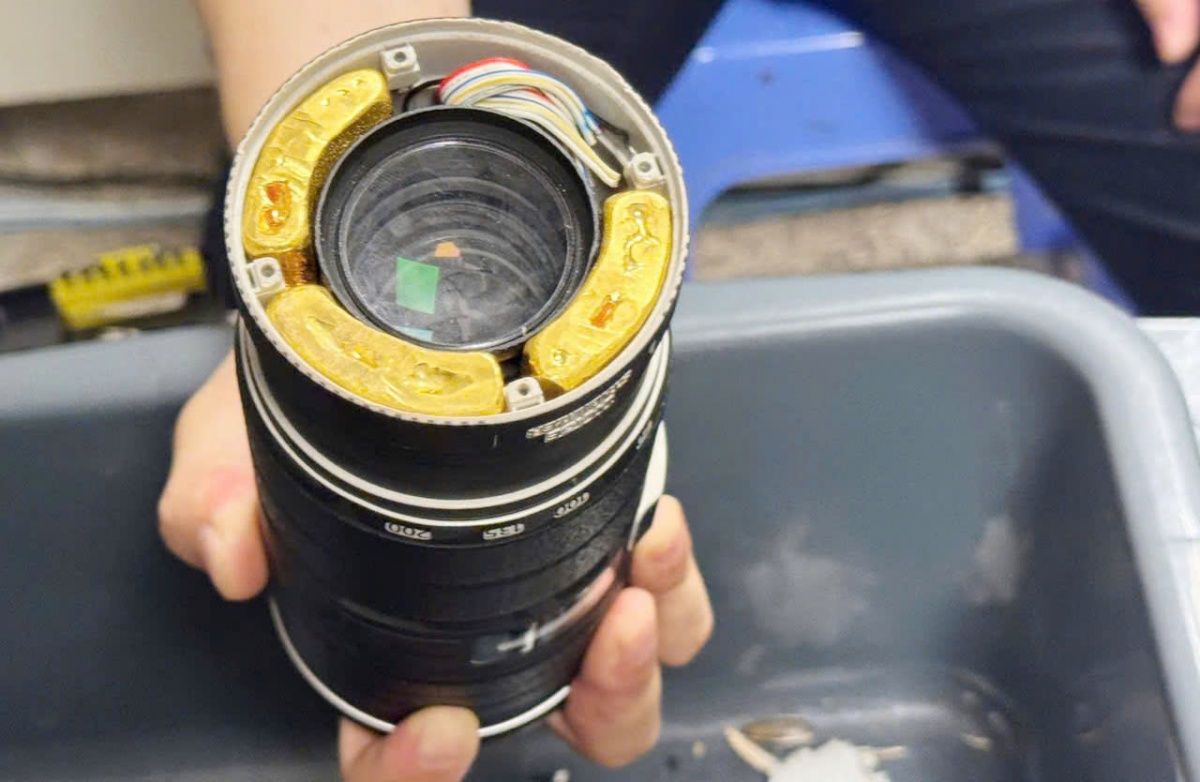 Bắt giữ đối tượng vận chuyển gần 2kg nghi là vàng, trị giá khoảng hơn 5,5 tỷ đồng Bắt giữ đối tượng vận chuyển gần 2kg nghi là vàng, trị giá khoảng hơn 5,5 tỷ đồng