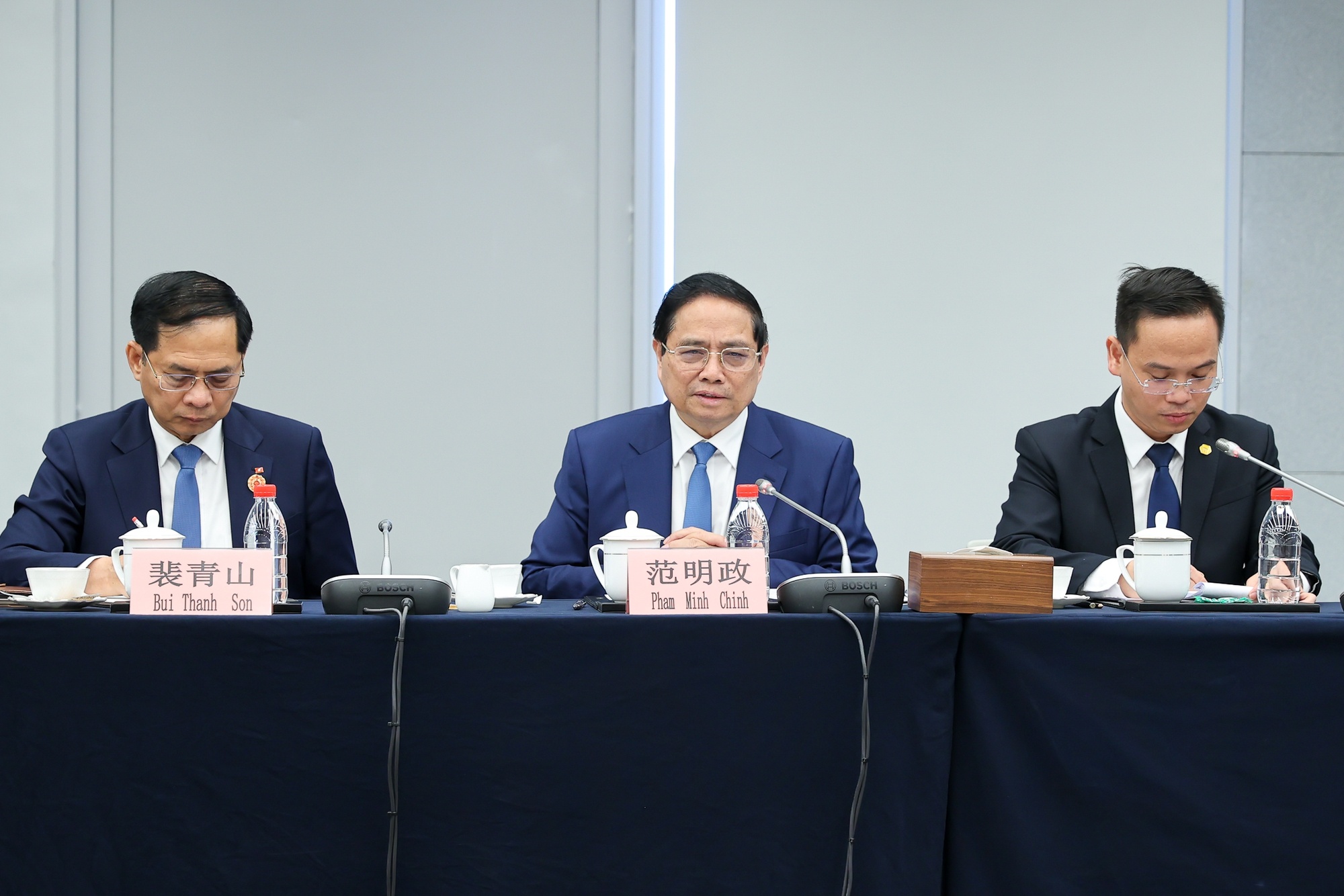 Thủ tướng đề nghị SSE tiếp tục hợp tác chặt chẽ, hiệu quả với các sàn chứng khoán của Việt Nam, hỗ trợ phát triển thị trường chứng khoán, trung tâm tài chính quốc tế của Việt Nam - Ảnh: VGP/Nhật Bắc