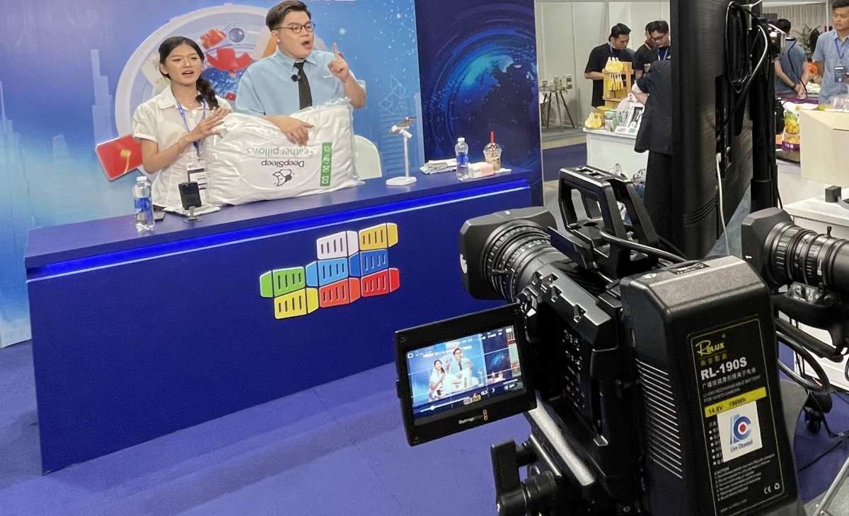 TP. Hồ Chí Minh tăng cường kiểm tra, giám sát, xử lý các trường hợp người nổi tiếng (KOLs) có hành vi vi phạm về pháp luật khi quảng cáo sản phẩm TP. Hồ Chí Minh tăng cường kiểm tra, giám sát, xử lý các trường hợp người nổi tiếng (KOLs) có hành vi vi phạm về pháp luật khi quảng cáo sản phẩm