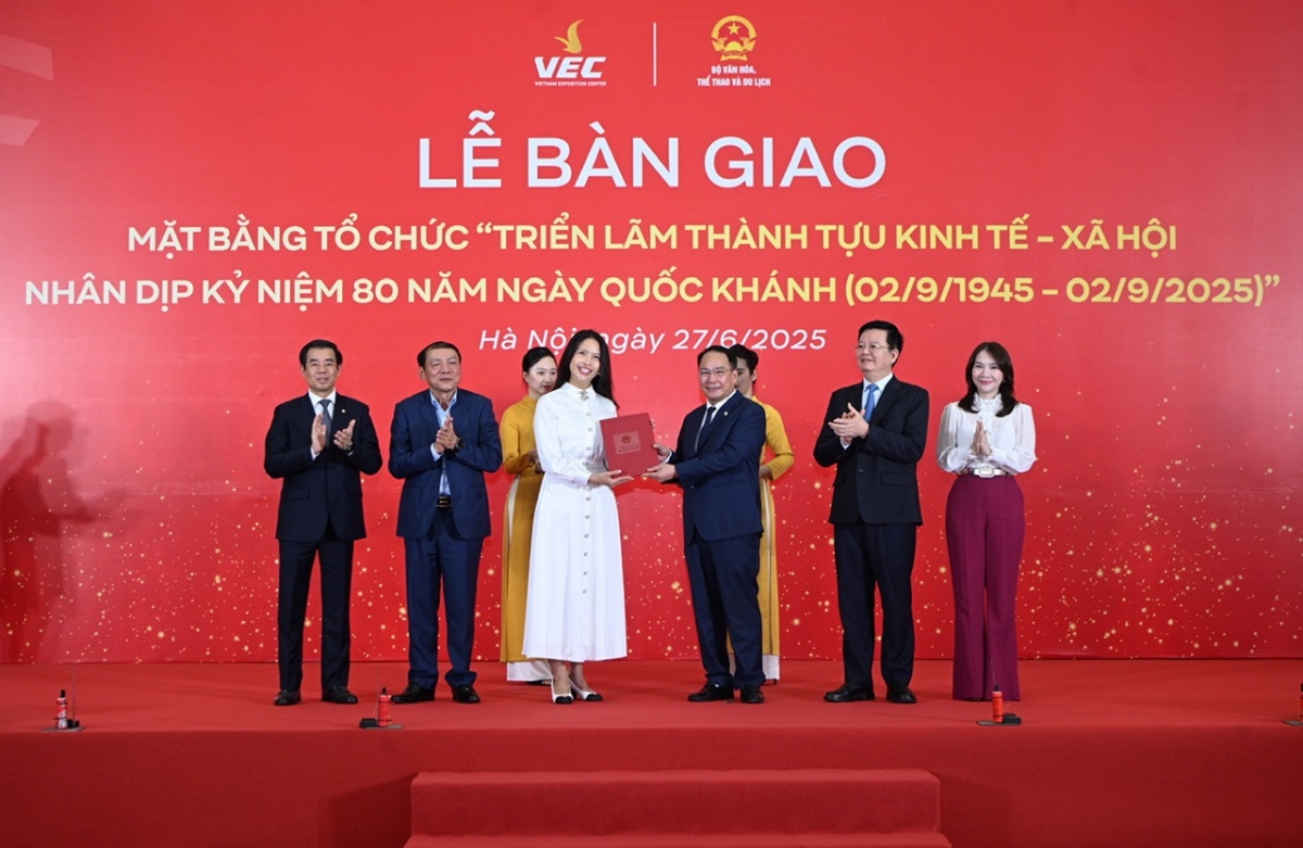 Vingroup bàn giao mặt bằng Triển lãm thành tựu kinh tế - xã hội kỷ niệm 80 năm ngày Quốc khánh