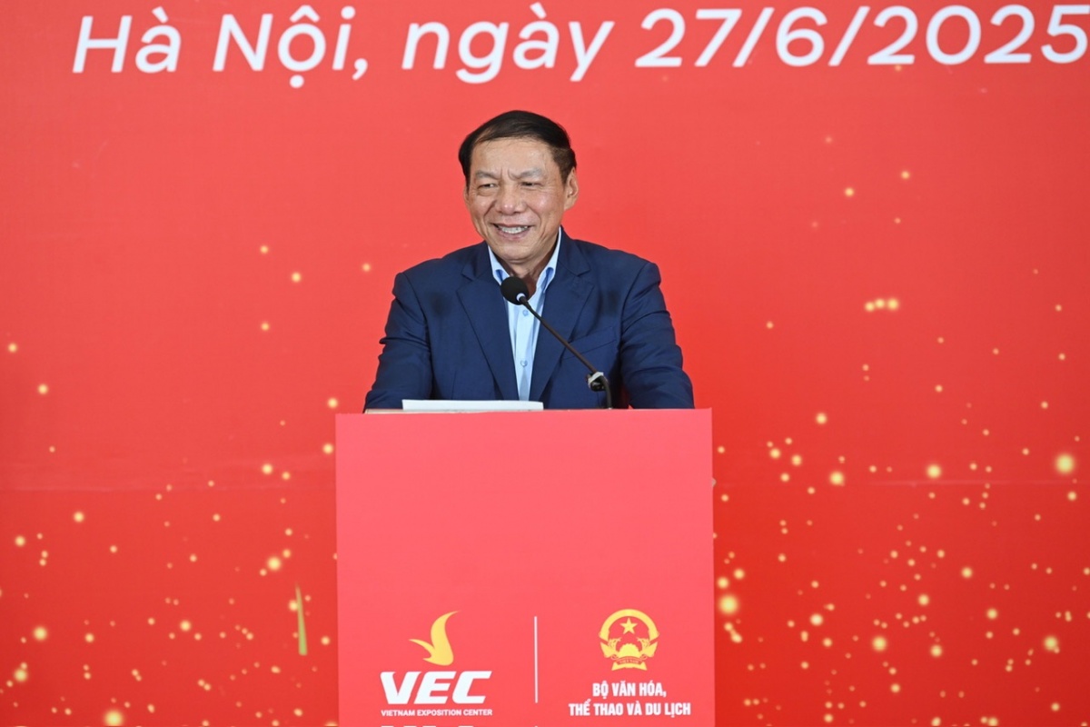 Bộ trưởng Bộ Văn hóa, Thể thao và Du lịch Nguyễn Văn Hùng, Trưởng Ban tổ chức Triển lãm đánh giá cao những nỗ lực không ngừng nghỉ của Tập đoàn Vingroup để có một công trình tầm cỡ, nằm trong top 10 thế giới