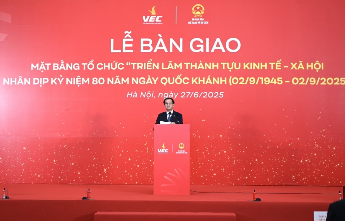 Ông Nguyễn Việt Quang, Phó Chủ tịch kiêm Tổng Giám đốc Tập đoàn Vingroup phát biểu báo cáo tại sự kiện