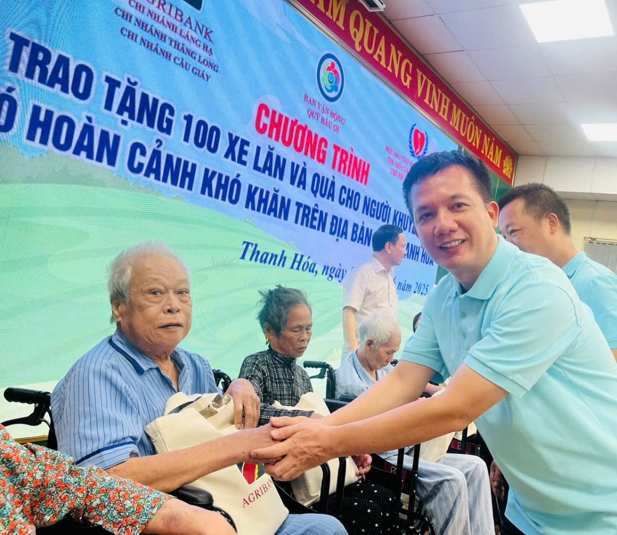 Trao yêu thương - Gửi hy vọng: Agribank đồng hành cùng người khuyết tật vươn lên