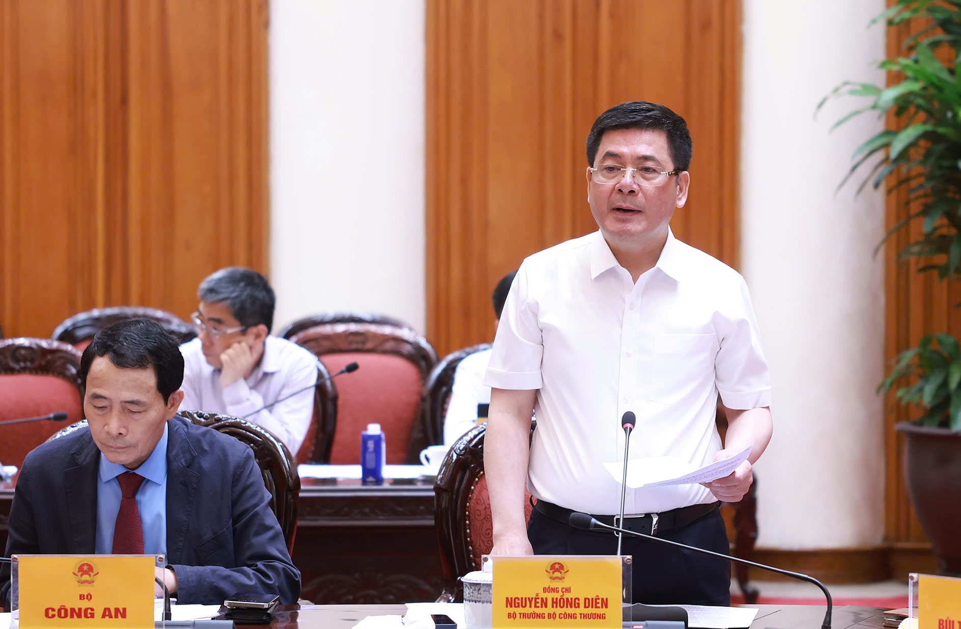 Bộ trưởng Bộ Công Thương Nguyễn Hồng Diên phát biểu tại phiên họp - Ảnh: VGP/Nhật Bắc