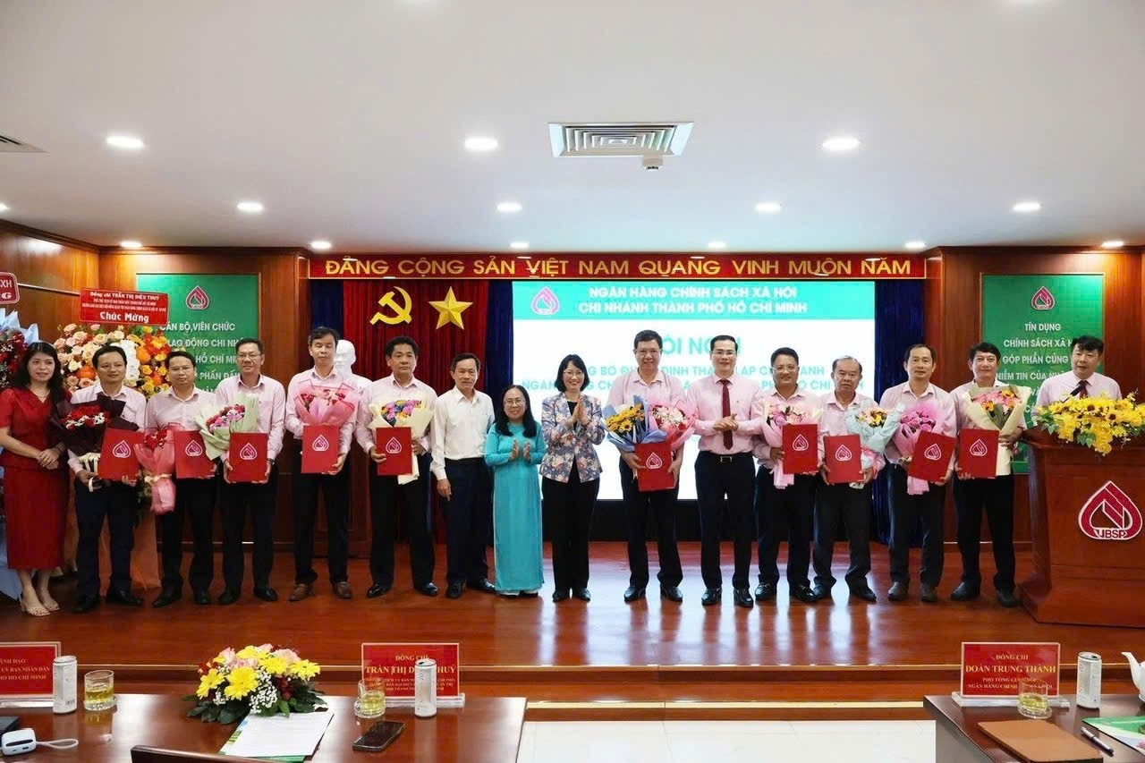 Tại Hội nghị, các Quyết định bổ nhiệm Ban Giám đốc Chi nhánh NHCSXH TP. Hồ Chí Minh (mới) đã được công bố