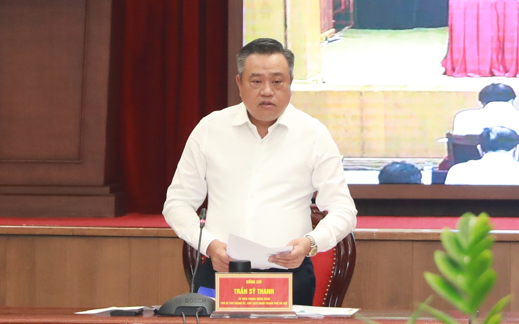 Chủ tịch UBND Thành phố Trần Sỹ Thanh trình bày tham luận