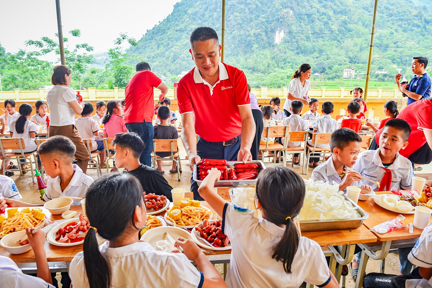 SeABankers vì trẻ thơ - Một thập kỷ yêu thương khởi nguồn từ trái tim SeABankers vì trẻ thơ - Một thập kỷ yêu thương khởi nguồn từ trái tim