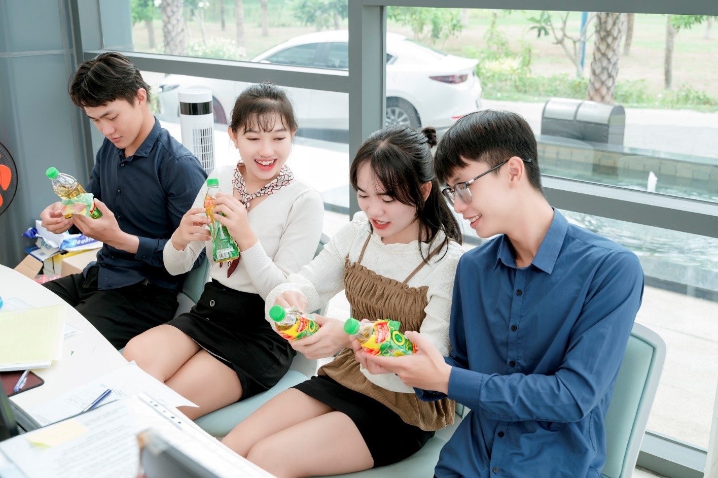 Dễ chơi dễ trúng, chương trình khuyến mãi hè của Trà Xanh Không Độ đang tạo nên cơn sốt trong giới trẻ với các giải thưởng cực khủng. 