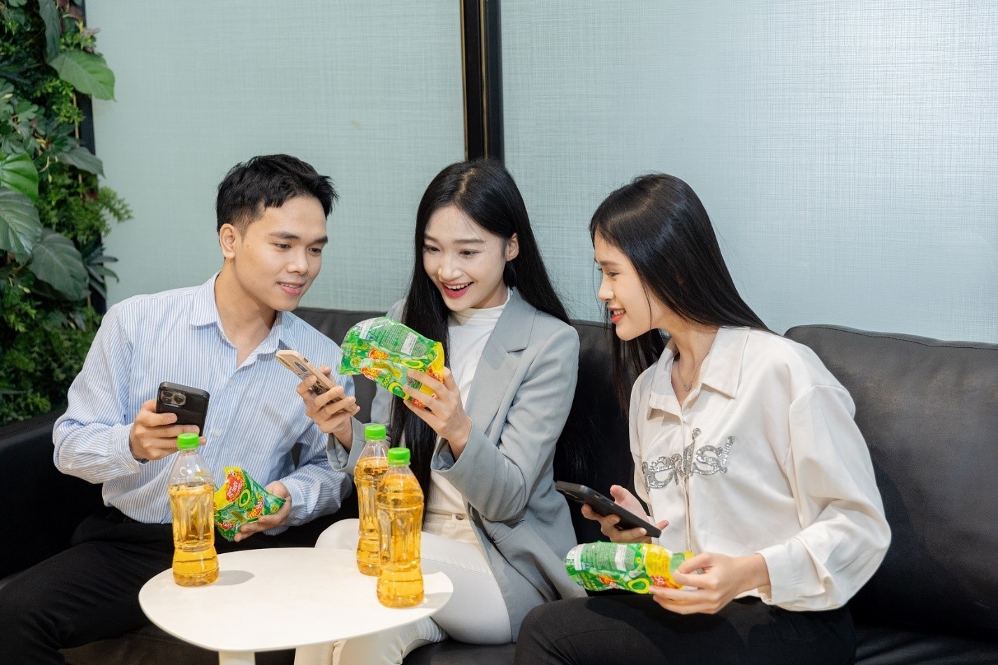 Chương trình khuyến mãi hè của Trà Xanh Không Độ đang gây sốt trong giới trẻ bởi những giải thưởng cực lớn.