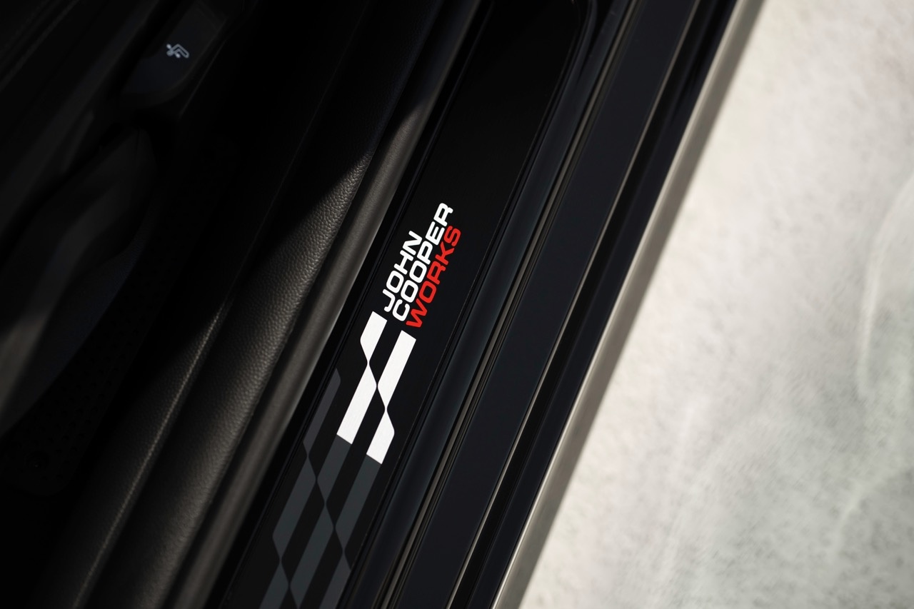 MINI giới thiệu loạt phụ kiện mới cho dòng John Cooper Works