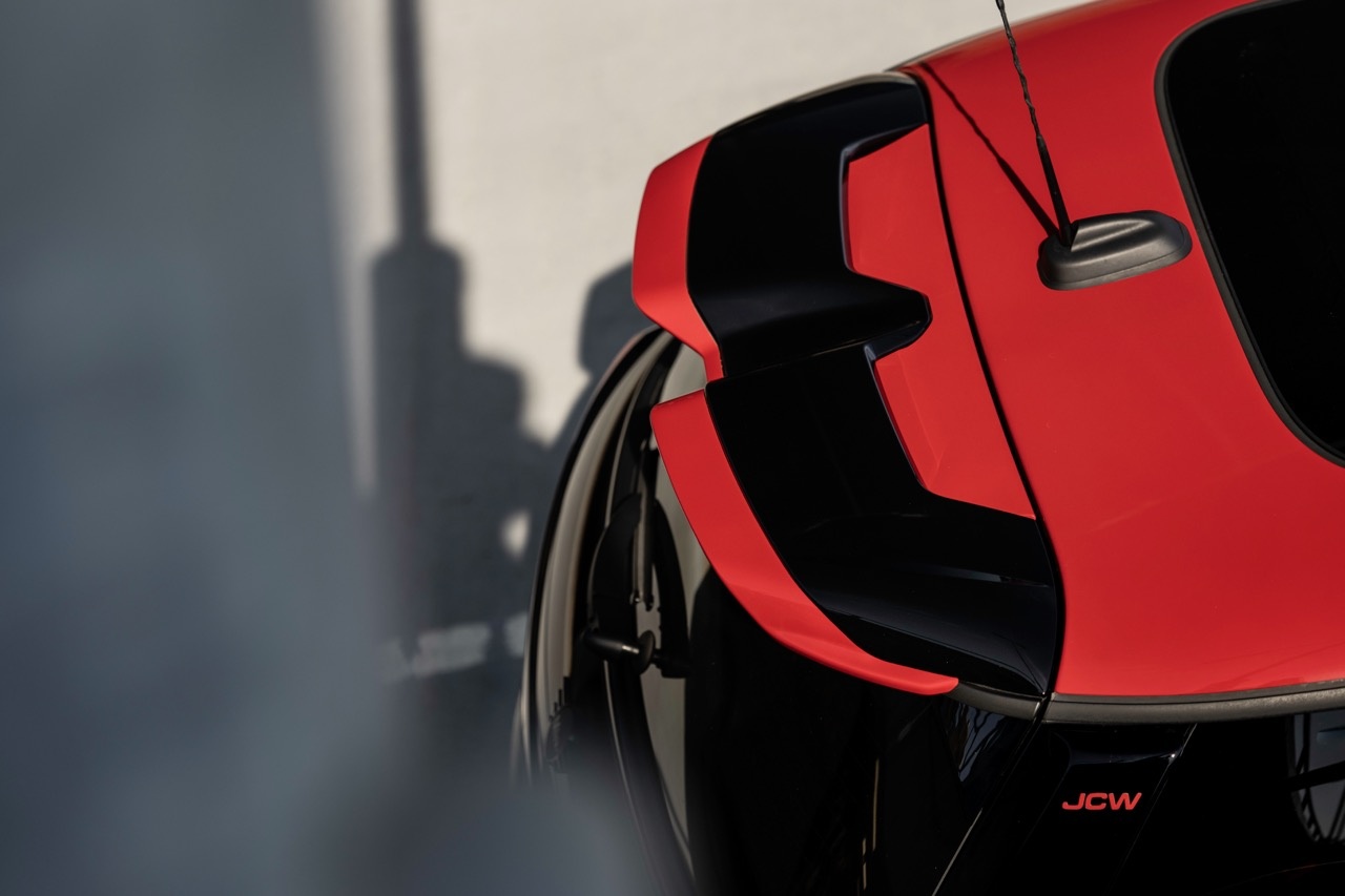 MINI giới thiệu loạt phụ kiện mới cho dòng John Cooper Works