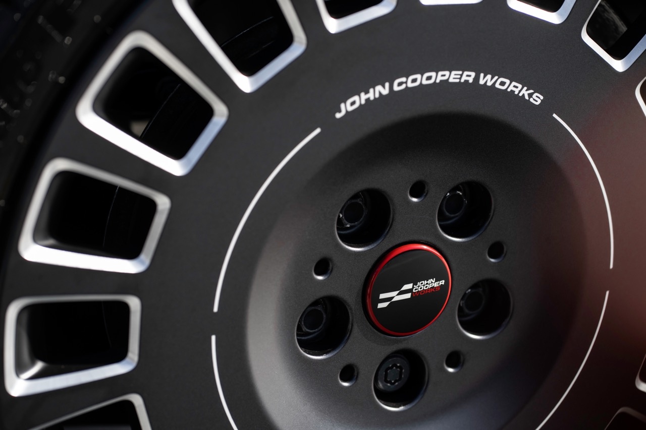 MINI giới thiệu loạt phụ kiện mới cho dòng John Cooper Works