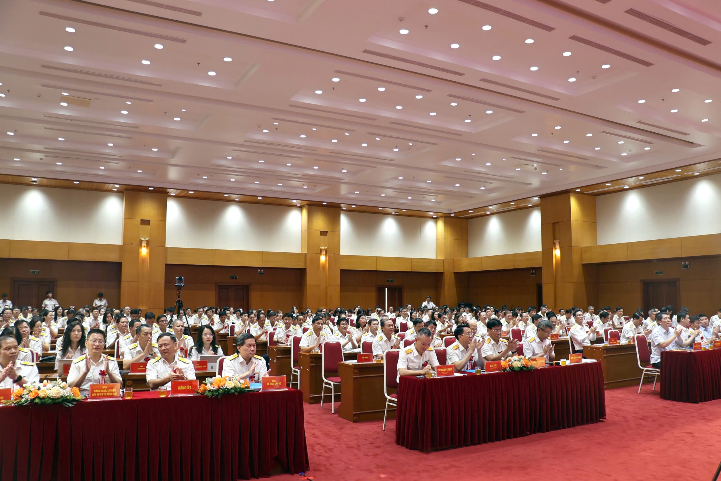 Cân đối chính sách thuế giữa hộ kinh doanh và doanh nghiệp tư nhân