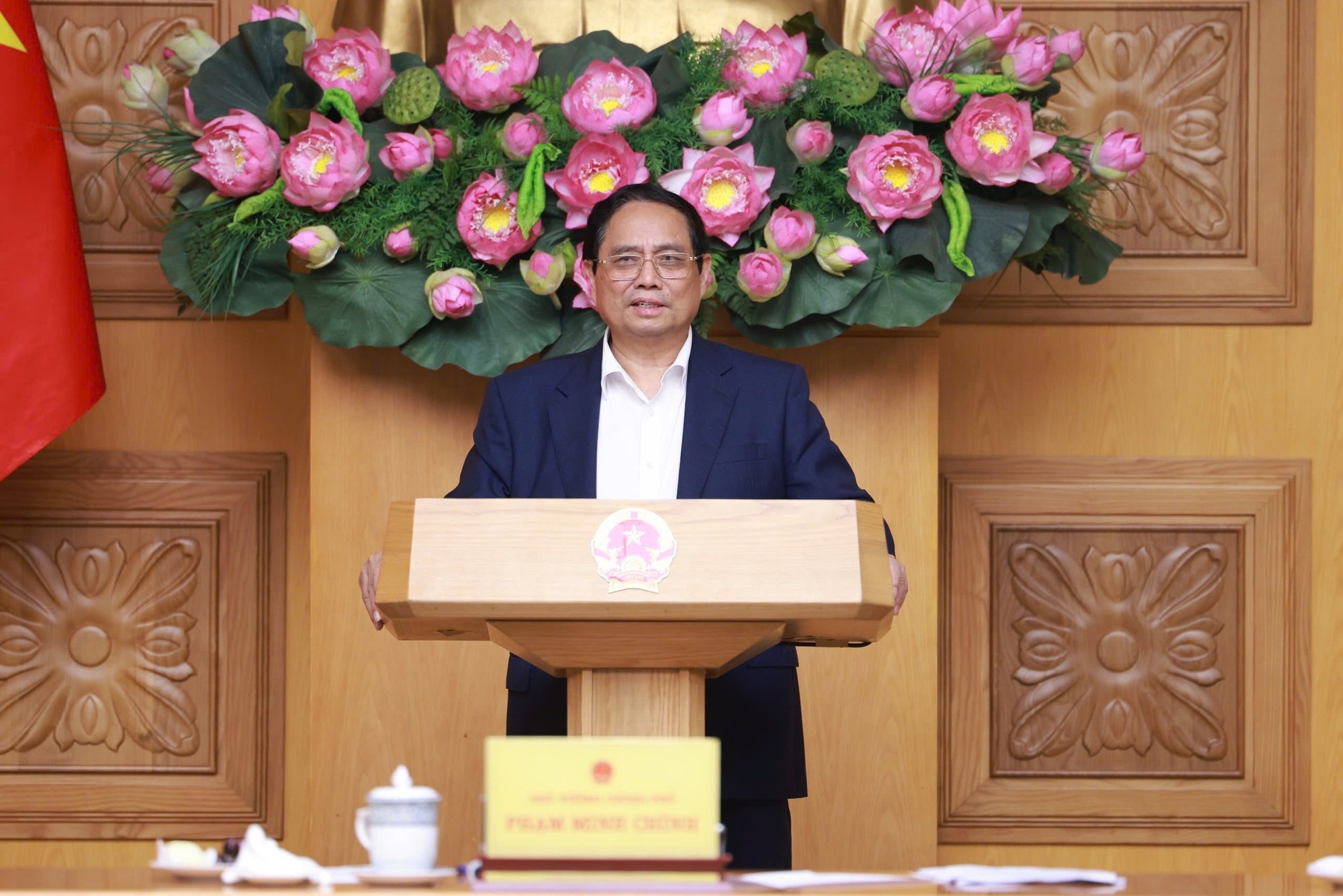 Thủ tướng đề nghị xây dựng và hoàn thiện dự thảo Báo cáo Kinh tế-xã hội và các tài liệu liên quan để trình cấp có thẩm quyền bảo đảm tiến độ, đạt chất lượng tốt nhất - Ảnh: VGP/Nhật Bắc