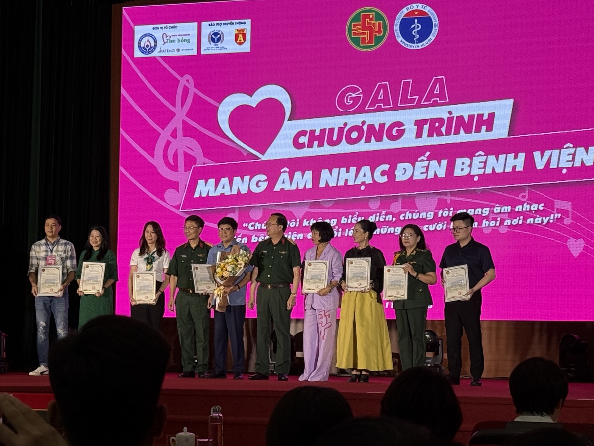 Mang âm nhạc đổi lấy nụ cười Mang âm nhạc đổi lấy nụ cười