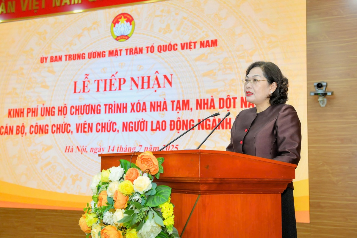 Ngành Ngân hàng ủng hộ 82 tỷ đồng, chung tay xóa nhà tạm, nhà dột nát