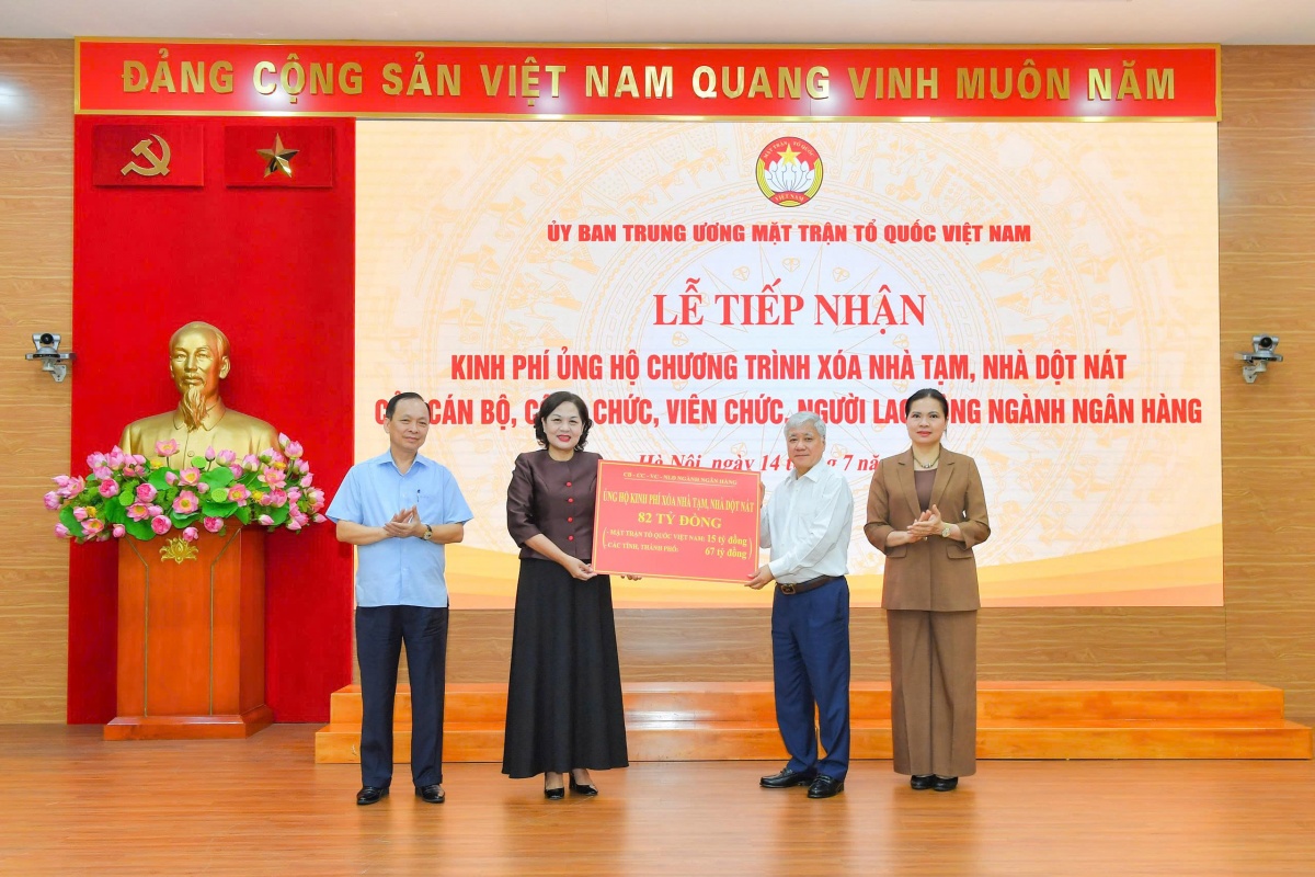 Ngành Ngân hàng ủng hộ 82 tỷ đồng, chung tay xóa nhà tạm, nhà dột nát