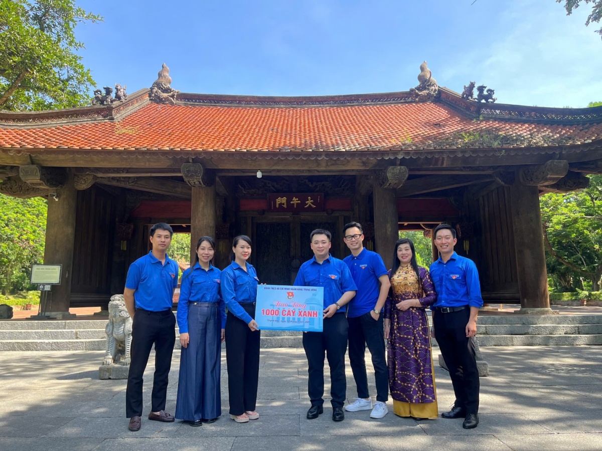 Đoàn Thanh niên NHTW trao tặng Công trình thanh niên “Hàng cây tri ân” tại cố đô Lam Kinh cho Tỉnh đoàn Thanh Hoa Đoàn Thanh niên NHTW trao tặng Công trình thanh niên “Hàng cây tri ân” tại cố đô Lam Kinh cho Tỉnh đoàn Thanh Hoa