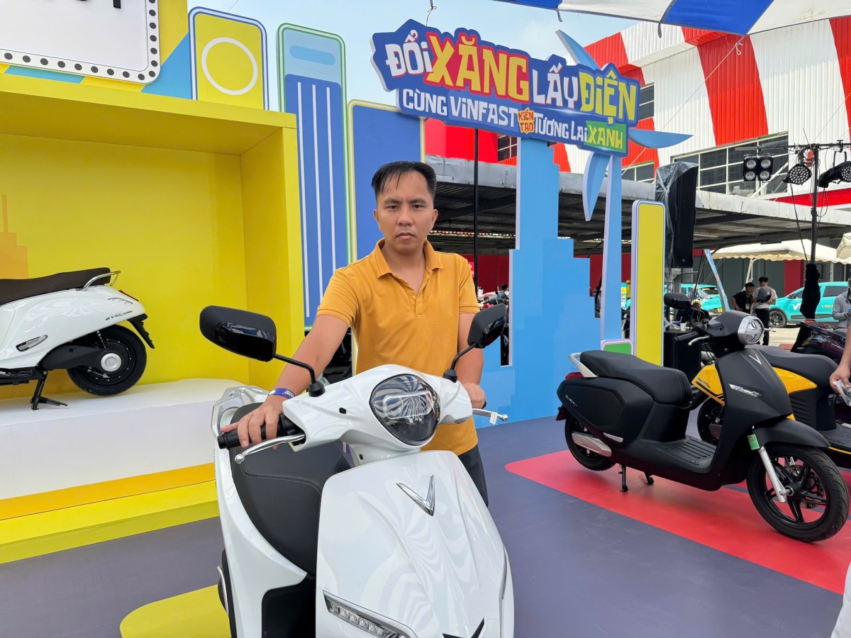 Anh Phùng Lê Đạt (Hà Nội) cho biết sẽ đổi xe xăng sang Feliz Neo sau khi trải nghiệm