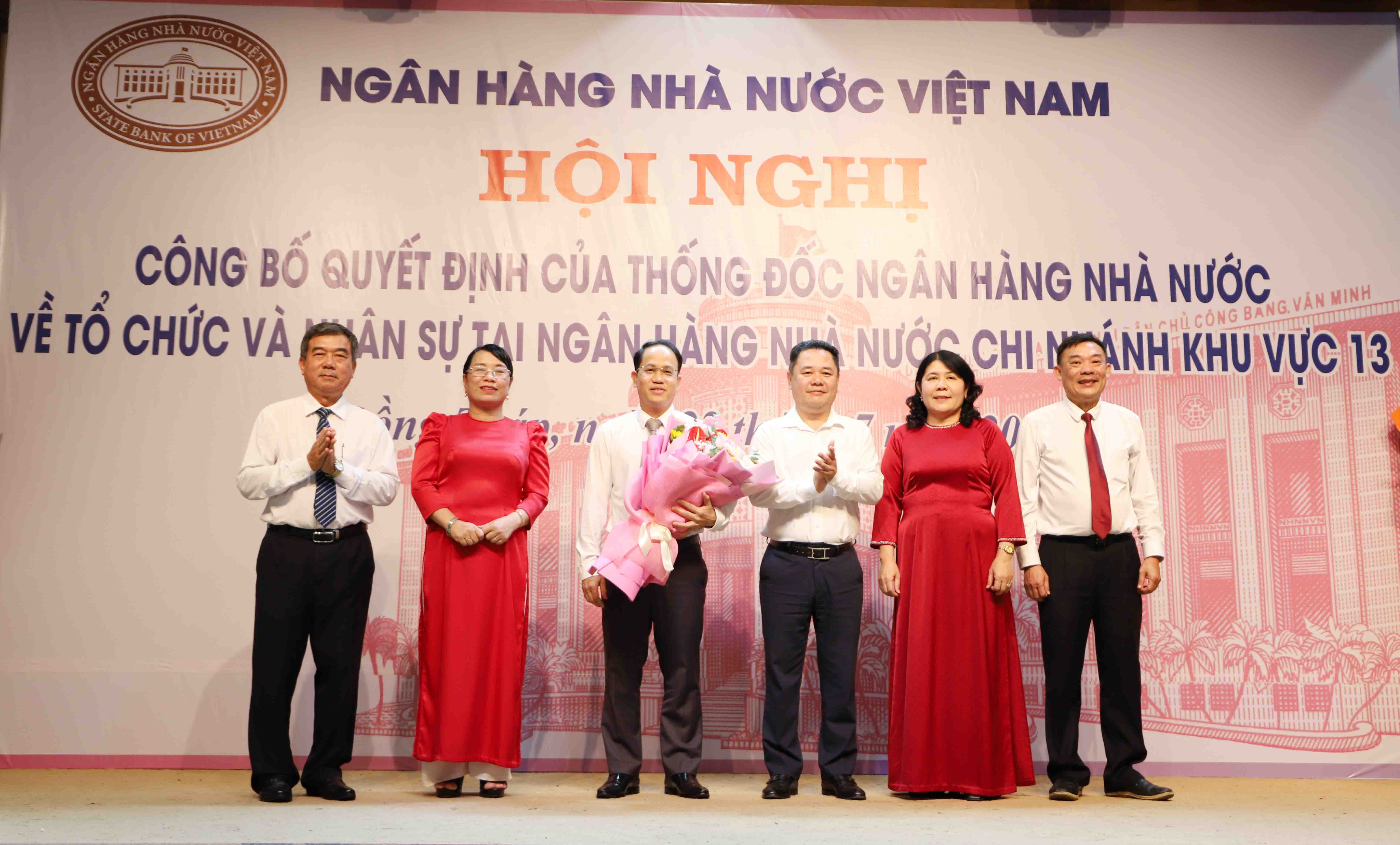 Tập thể Ban Giám đốc NHNN khu vực 13 mới ra mắt