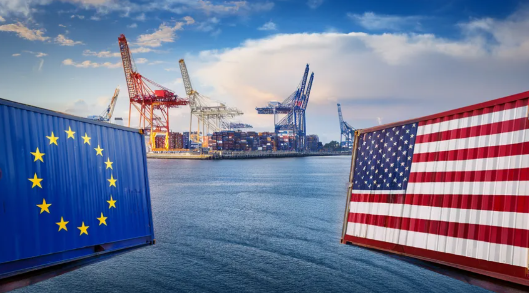 Mỹ và EU ráo riết hoàn tất thỏa thuận thương mại trước hạn chót 1/8 Mỹ và EU ráo riết hoàn tất thỏa thuận thương mại trước hạn chót 1/8